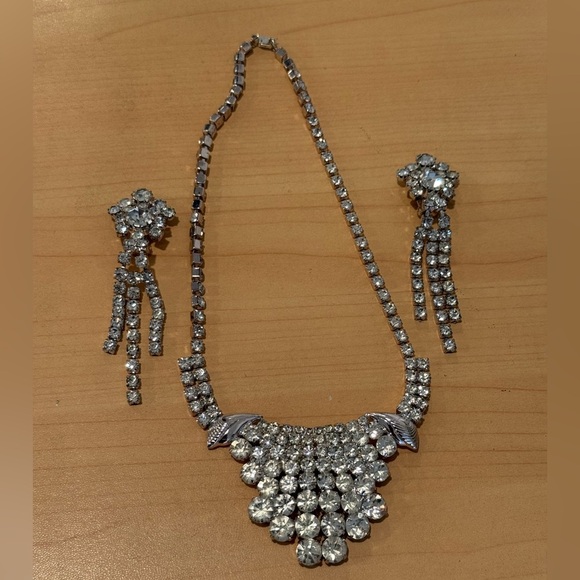 Elegant Silver Jewelry Set 2 pieces - Picture 2 of 7